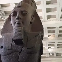Estatua colosal de Ramsés II, una de las maravillas que ver en el Museo Británico.