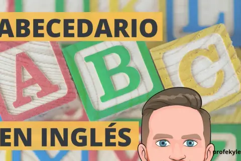 Bloques de madera con las letras A, B y C, y el texto "ABECEDARIO EN INGLÉS".