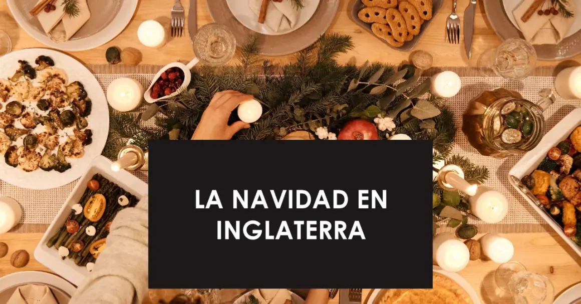 Mesa navideña en Gran Bretaña con guirnalda de abeto, velas, comida y adornos.