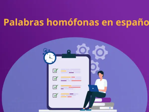 Un estudiante aprende palabras homófonas ejemplos 100 con un portátil y una lista de verificación.